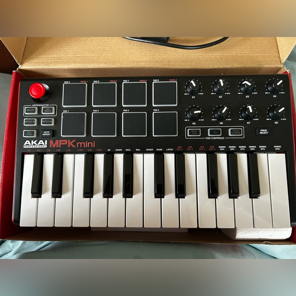 Akai Professional MPK Mini Compact Keyboard and Pad Controller
